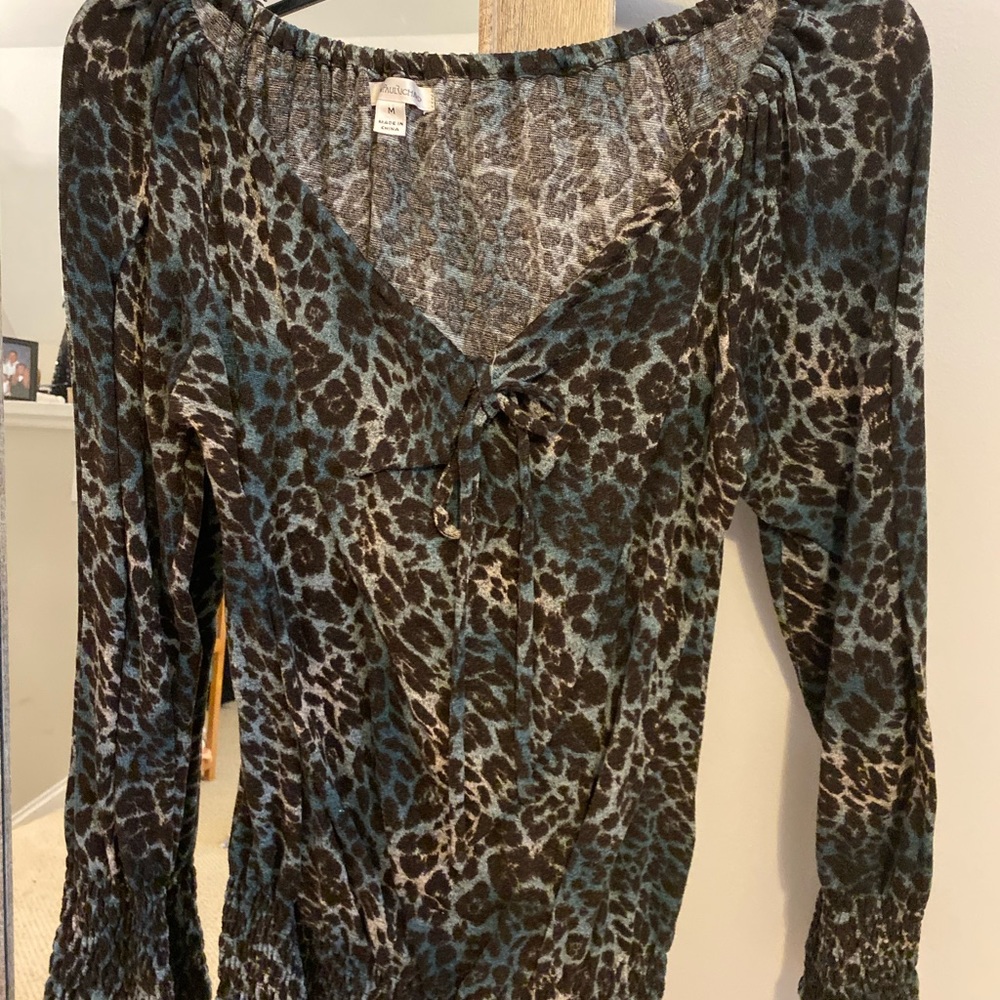 Unique cheetah patten long sleeve